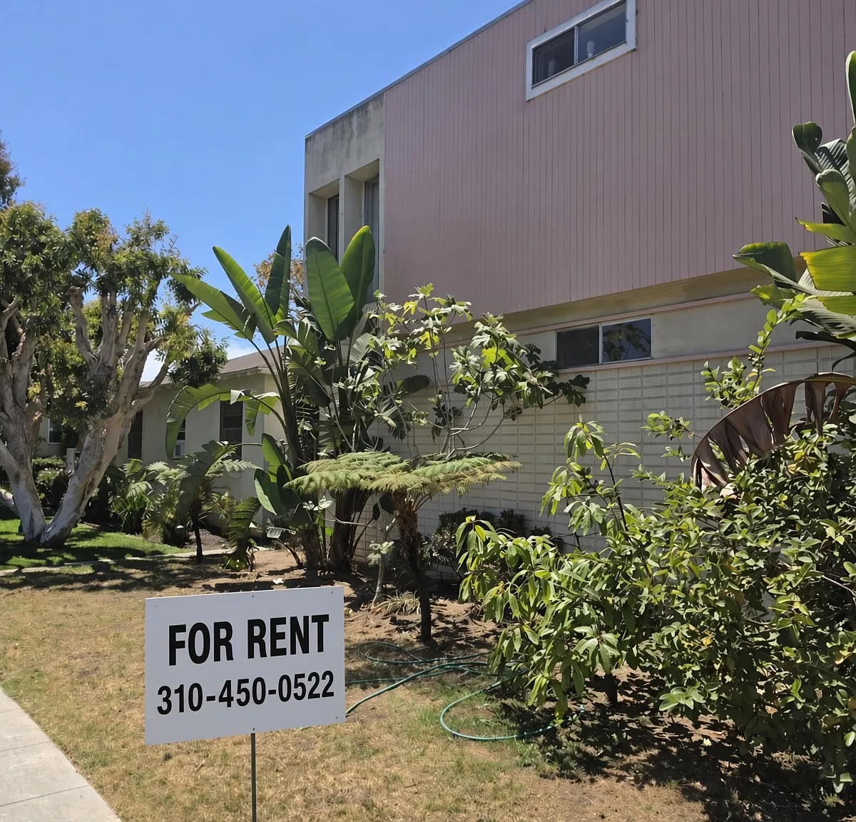 2 bed, 700 sqft, $3,290 — Photo 1