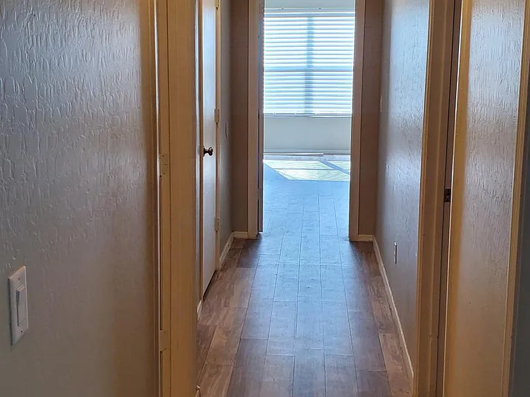 1111 E Chelsea Dr — Photo 10