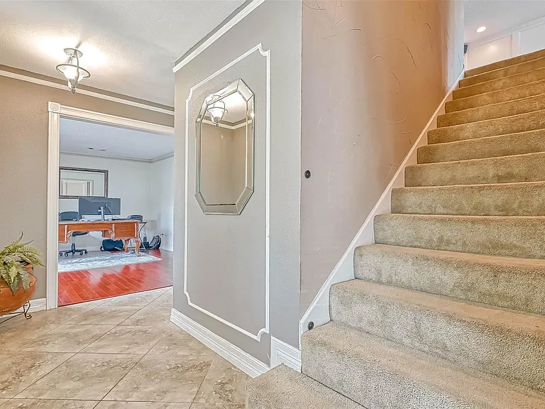 711 Lodgehill Ln — Photo 6