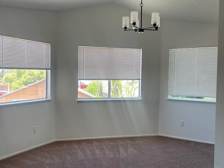 1304 Santiago Ct — Photo 7