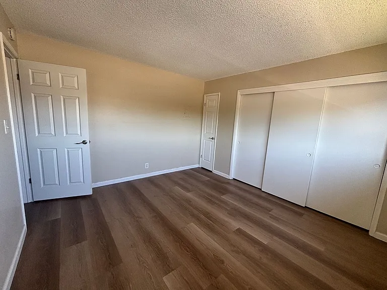 4589 Hamilton Ave — Photo 8