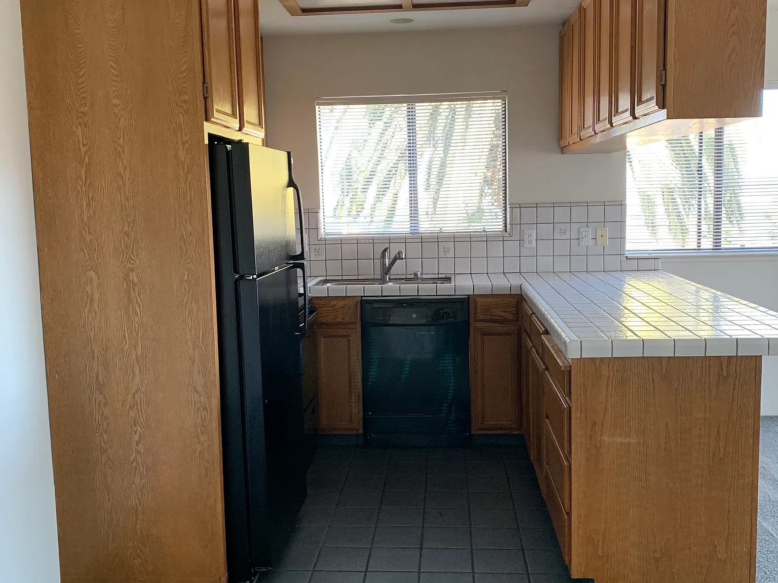 2 bed, 850 sqft, $3,195 — Photo 2