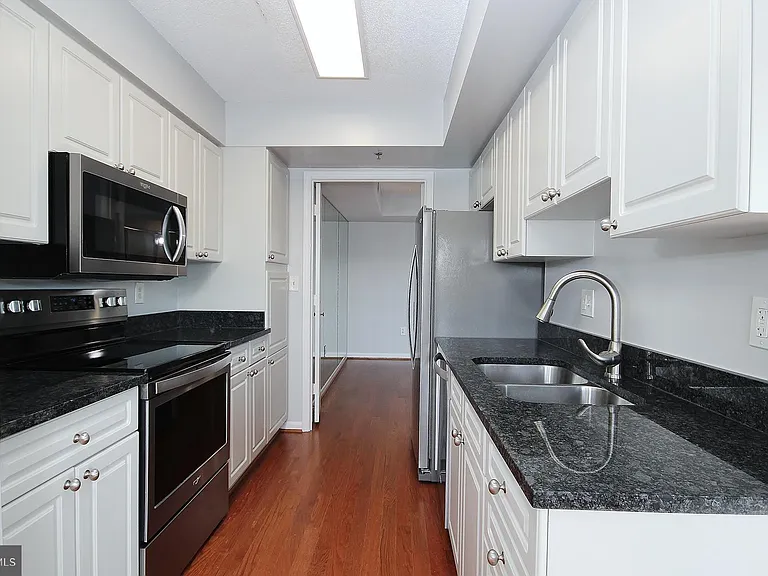 2151 Jamieson Ave #2011 — Photo 10