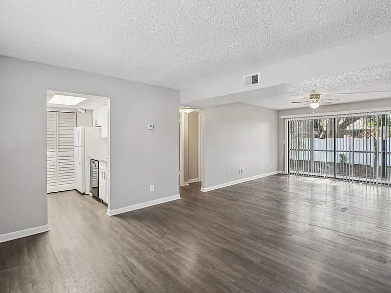 Meridian Luxury Condominiums — Photo 11