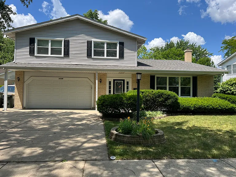 1126 N King Arthur Ct — Photo 1