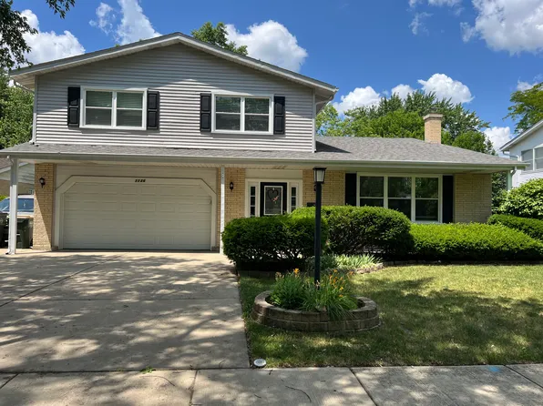 1126 N King Arthur Ct, Palatine, IL 60067