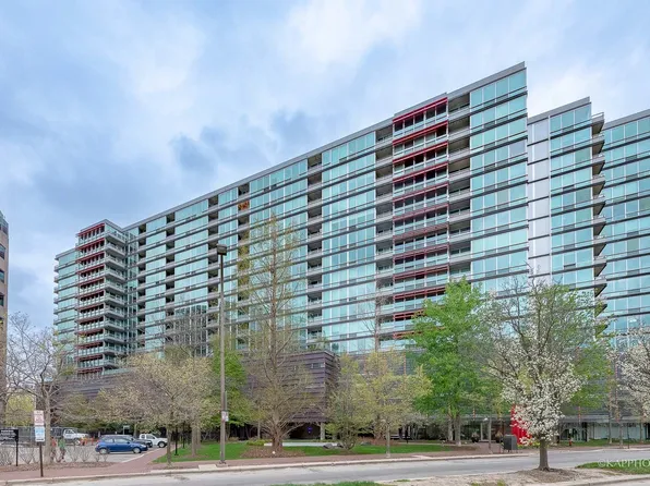 800 Elgin Rd APT 802, Evanston, IL 60201