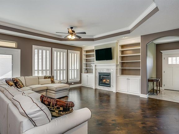 4th image of 1020 E Cross Creek Pl