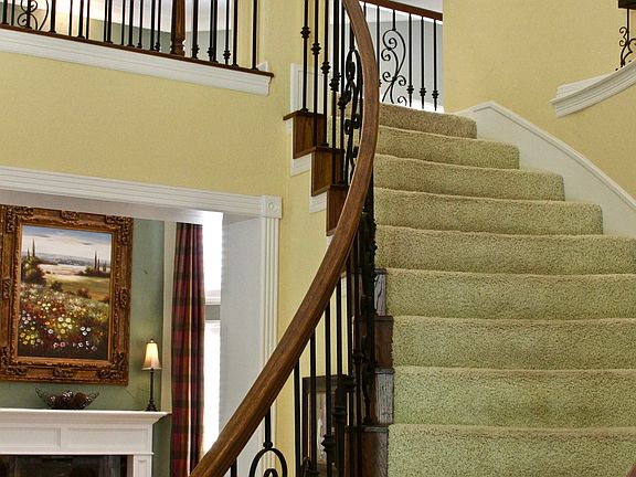 entry with high ceiling