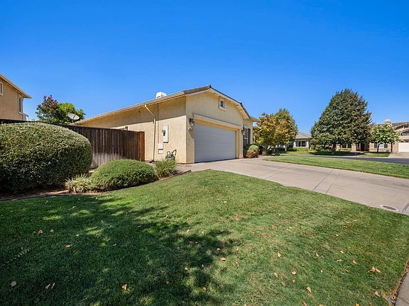3rd image of 3917 Lakeside Dr