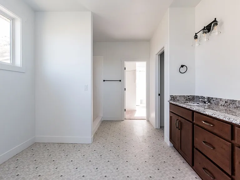2413 N 2300 E — Photo 13