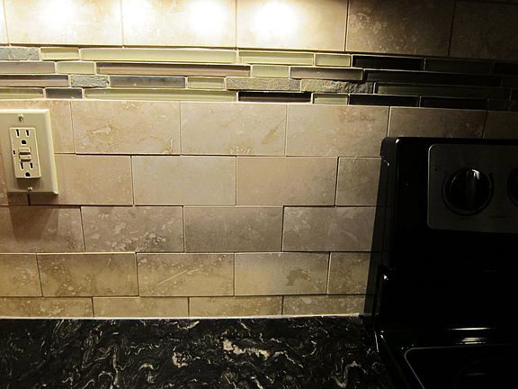 Backsplash in kitchen