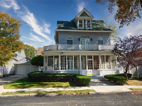 3 Beech Ct #1, College Pt, NY 11356