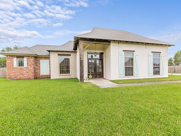 2nd image of 207 Oak Shadows Dr