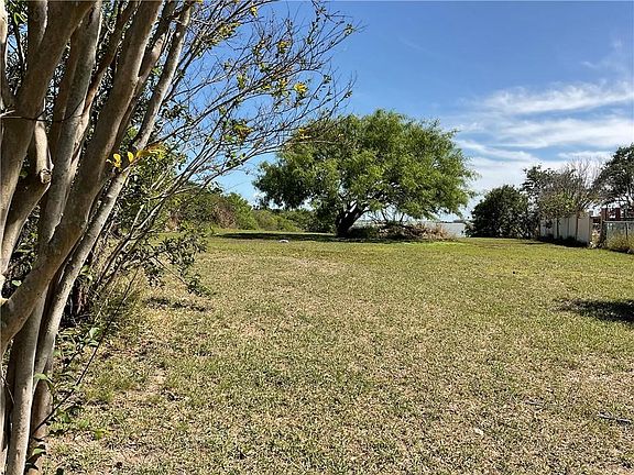 2nd image of 1014 Bluff Dr