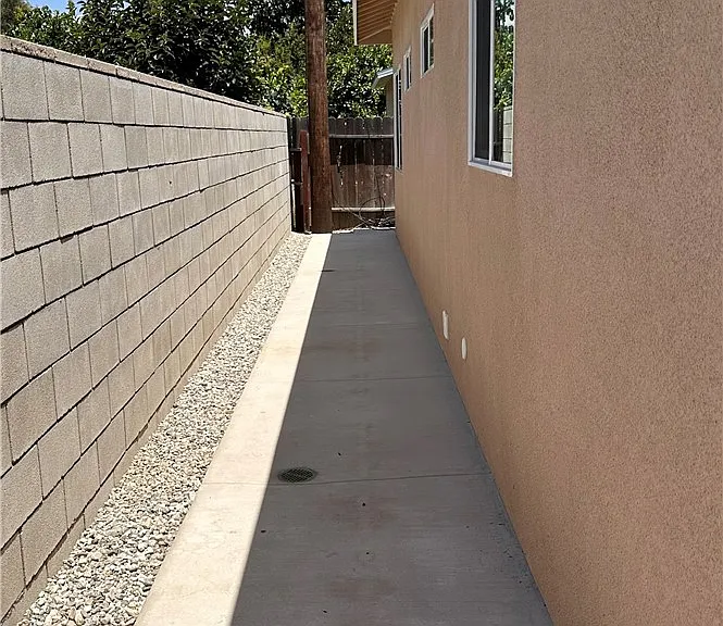 3829 Esmeralda Ave — Photo 10