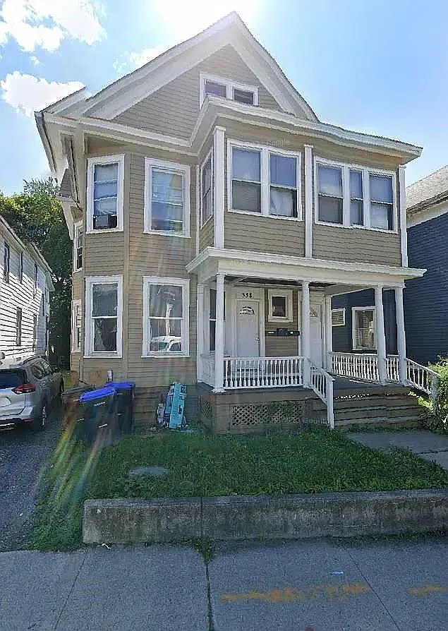 3 bed, $2,400 — Photo 2
