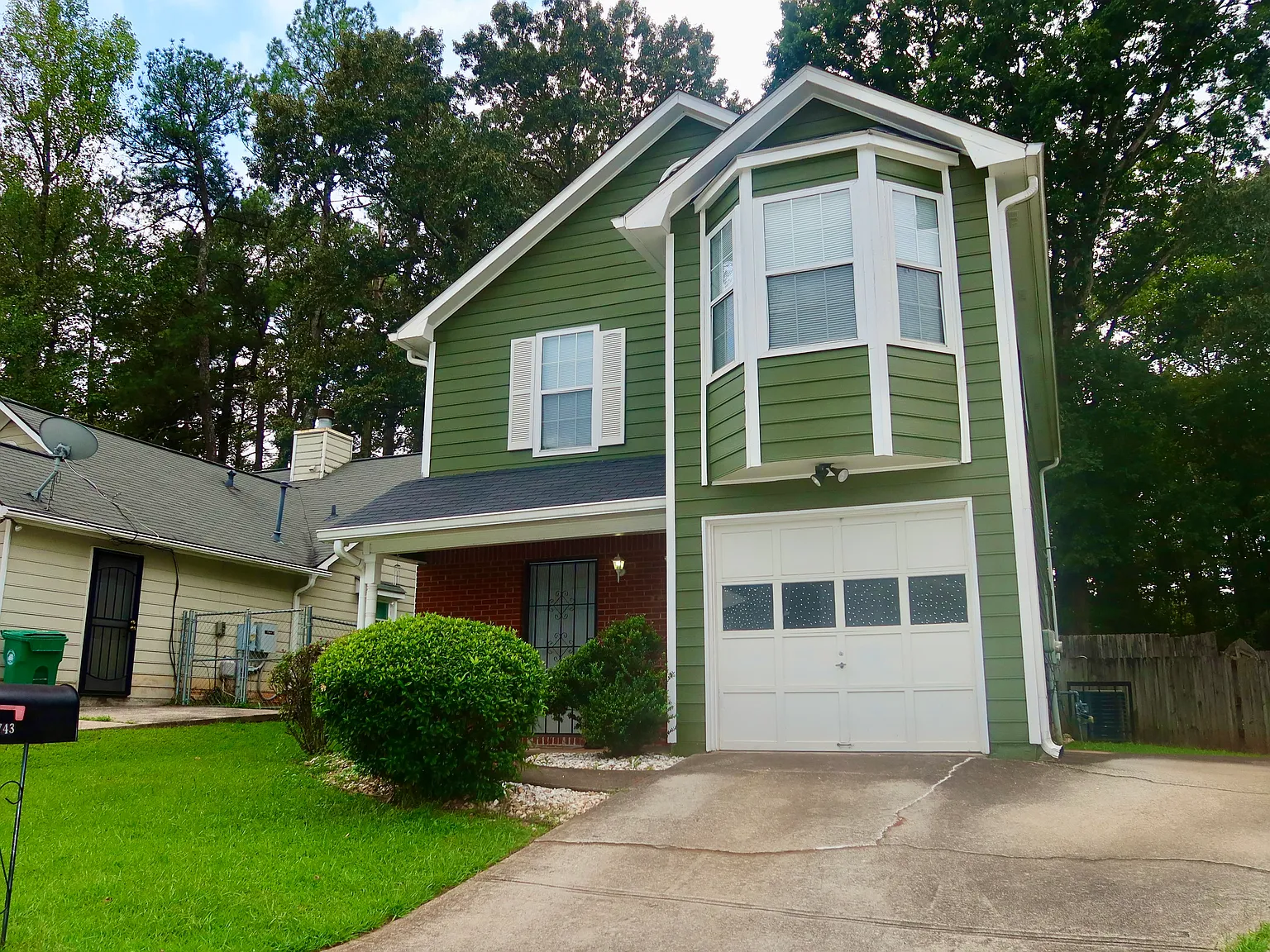 3 bed, 4356 sqft, $2,300 — Photo 4