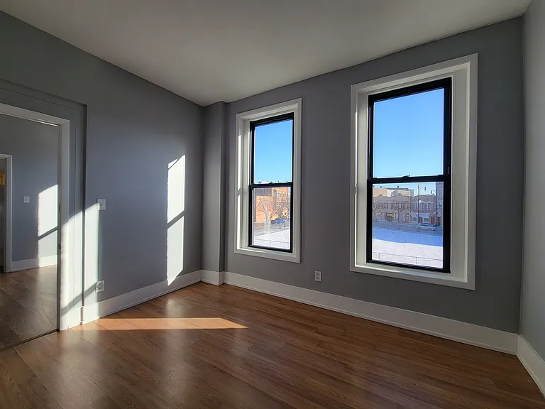 1910 S Laflin St #2 — Photo 3
