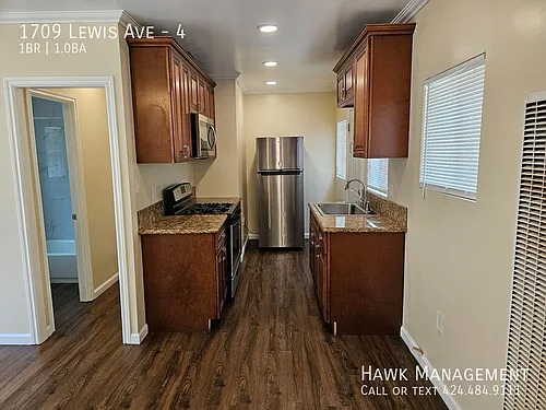 1709 Lewis Ave #4 Photo 1