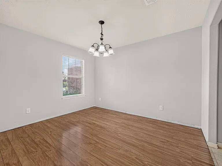 10031 Magnolia Way — Photo 6
