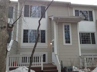 315 W Whispering Oaks Ln, Round Lake, IL 60073