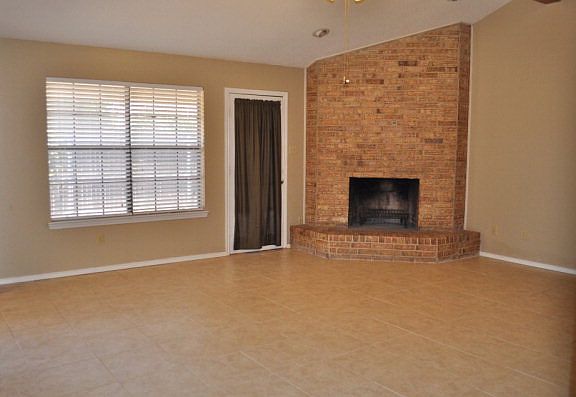 3rd image of 4022 Livingston St