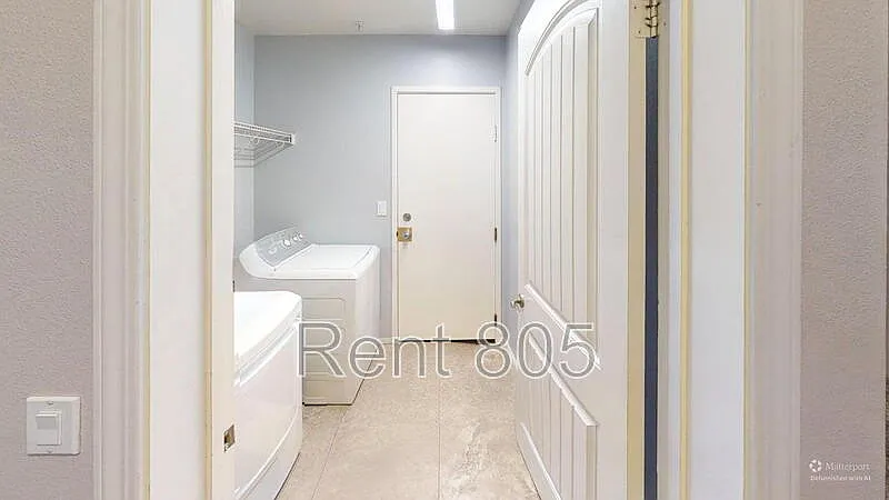 3 bed, 2.0 bath, 1584 sqft, $3,895 — Photo 4