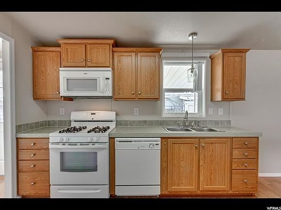 5th image of 997 W Foxglove Dr