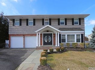 11 Jacob Rd, Plainview, NY 11803