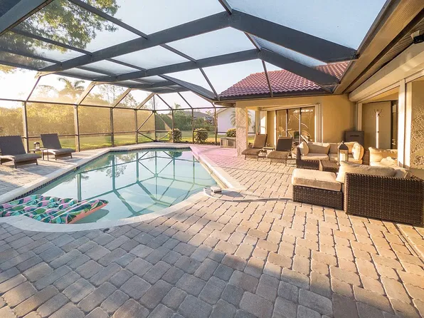 577 Countryside Dr, Naples, FL 34104
