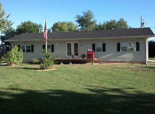 512 W Warren St, Avon, IL 61415