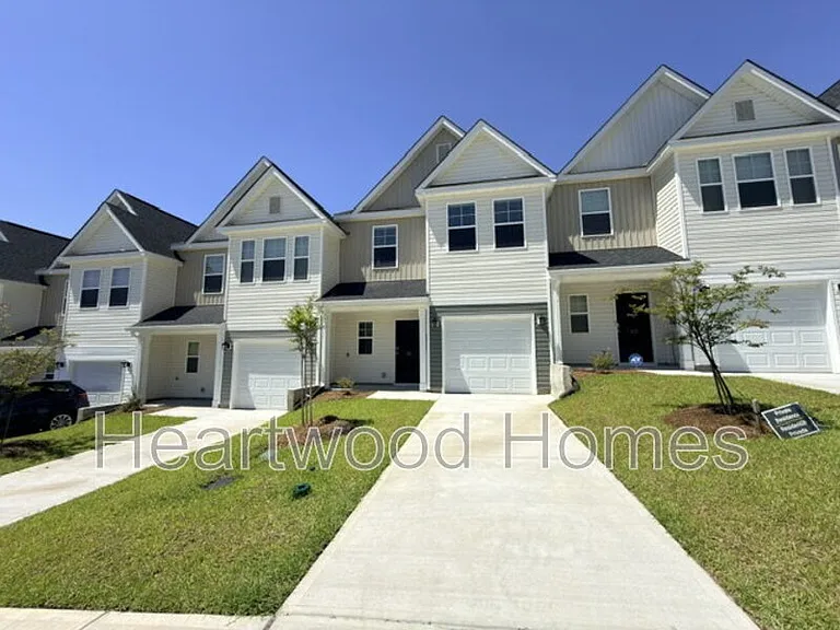 121 Bartlett Dr — Photo 42