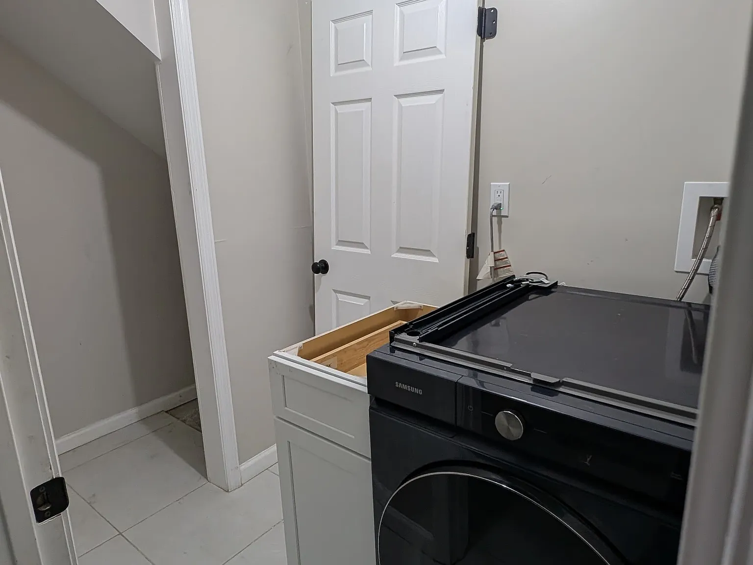3 bed, 2488 sqft, $3,300 — Photo 2