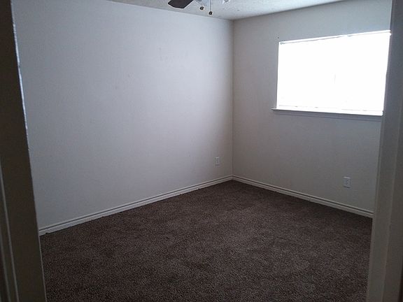 Master Bedroom W/Walkin Closet