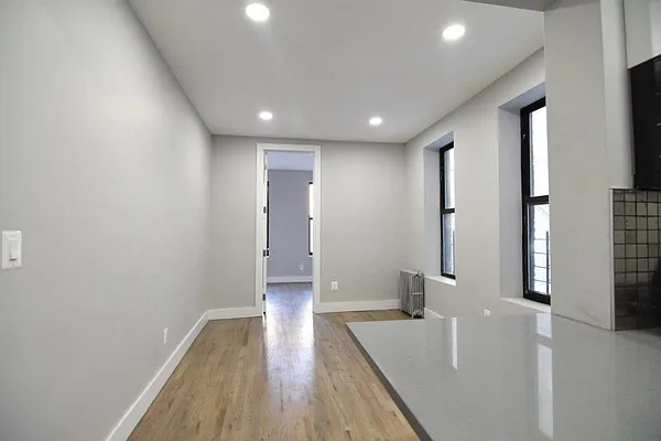 Rented by Ledvech Group | media 12