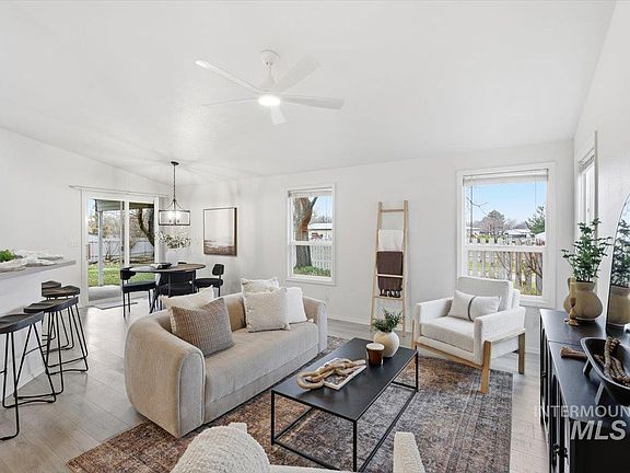 3rd image of 2521 N Ridgebury Way