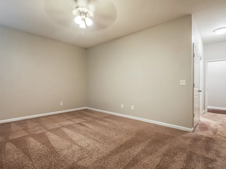 700 Feldwood Ln — Photo 8