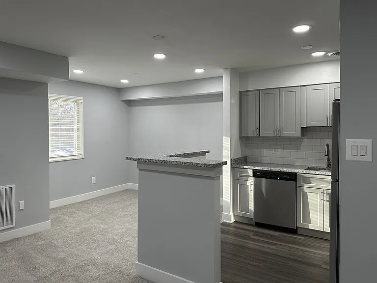 Tysons Glen Apartments and Townhomes — Photo 20