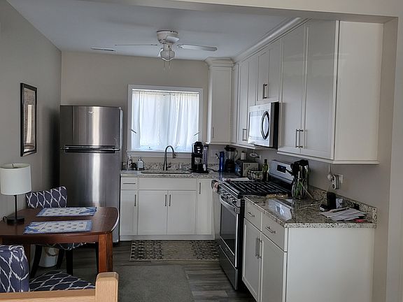 3rd image of 277 S 6th Ave