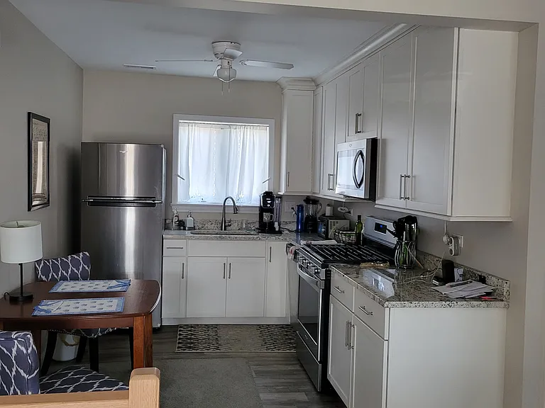 277 S 6th Ave — Photo 3