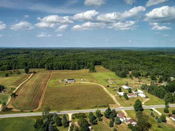 191 E Center Rd, Kingsley, MI 49649