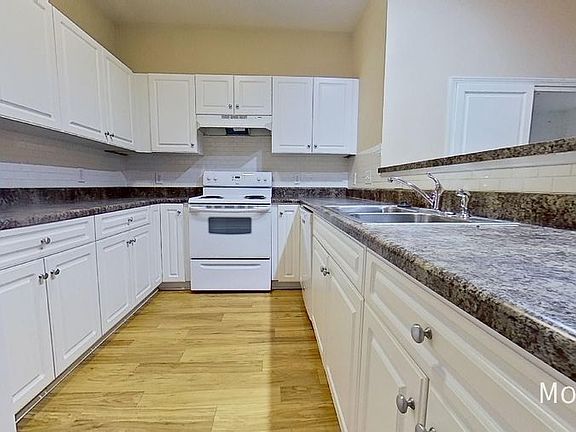 3rd image of 985 Downey Branch Ln