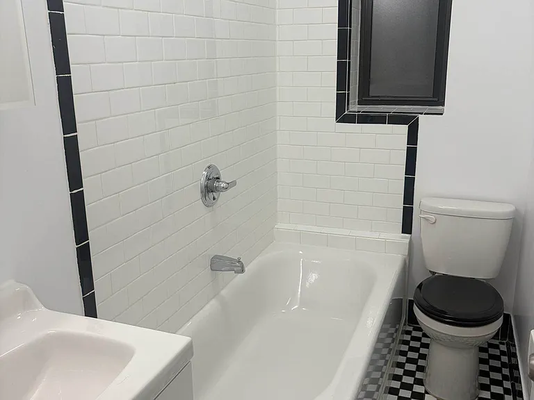 440 E 6th St #5A — Photo 6
