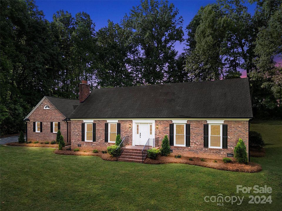 1st image of 304 Fallingbrook Dr