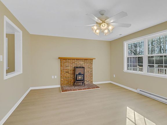 4th image of 211 Porpoise Cove Ln