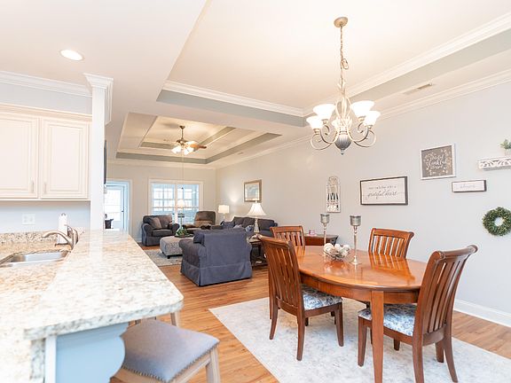 4th image of 1016 Grey Oaks Ln
