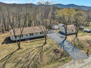 1330 Springfield Dr, Vinton, VA 24179