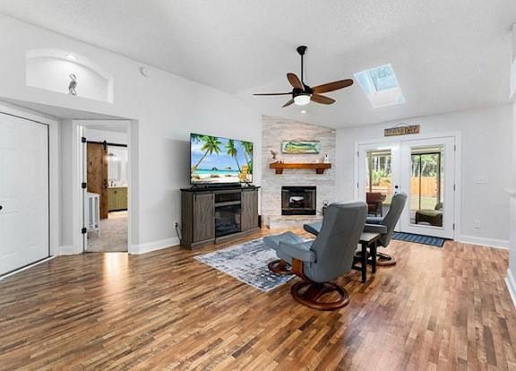 2nd image of 2063 Las Brisas Ct