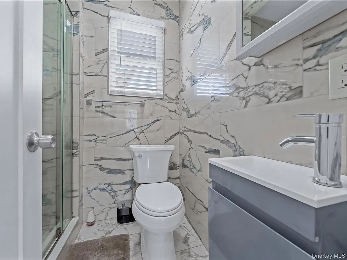 4 bed, 3.0 bath, 1342 sqft, $5,700 — Photo 4